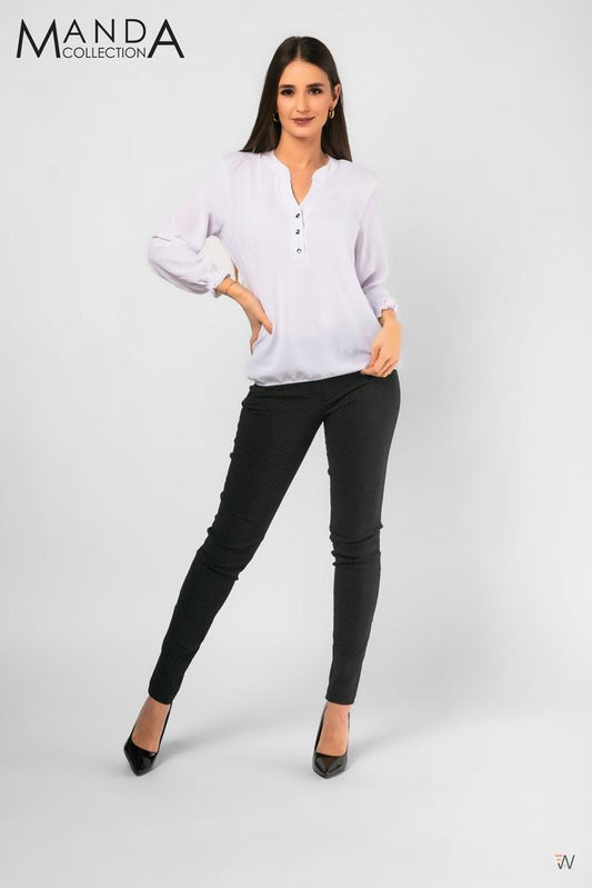 modische Damenhose im Black-&-White-Look