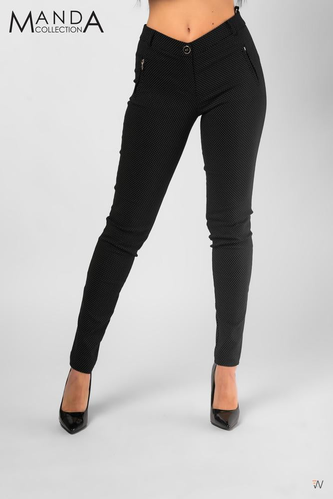 modische Damenhose im Black-&-White-Look