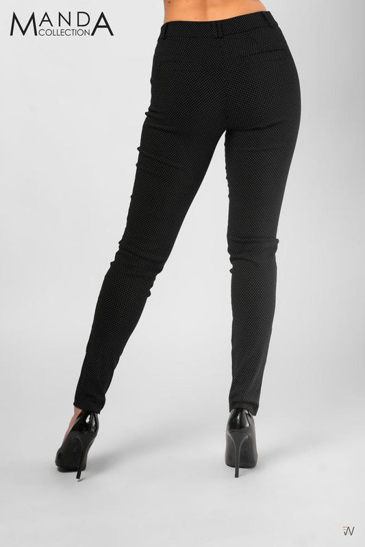 modische Damenhose im Black-&-White-Look